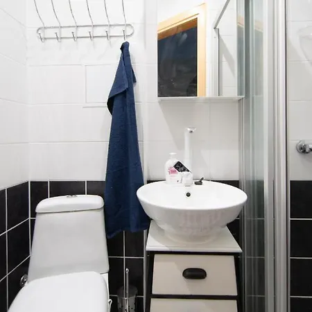 Hot Ernestines 7-3 Enjoy The Feel Of And History! * Рига