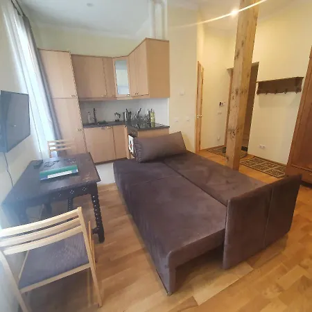 Hot Ernestines 7-3 Enjoy The Feel Of And History! *