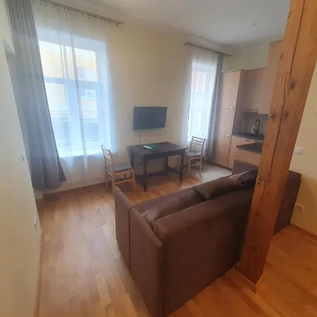 Hot Ernestines 7-3 Enjoy The Feel Of And History! * Рига