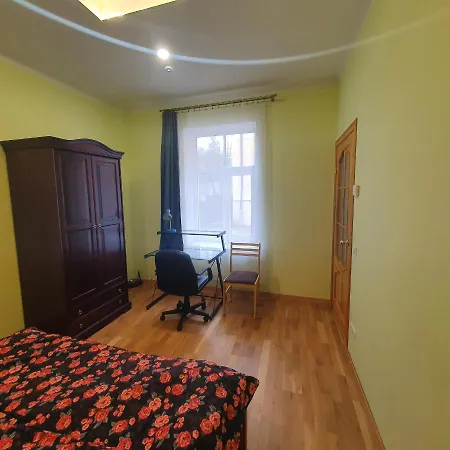 Hot Ernestines 7-3 Enjoy The Feel Of And History!