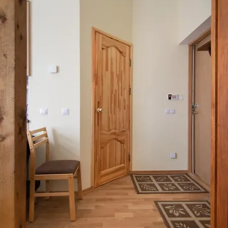 Hot Ernestines 7-3 Enjoy The Feel Of And History!