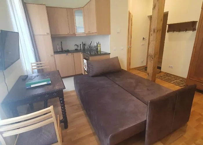 Hot Ernestines 7-3 Enjoy The Feel Of And History! *