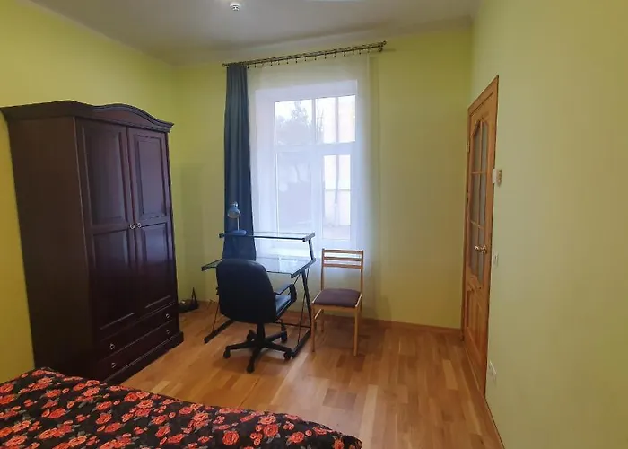 Hot Ernestines 7-3 Enjoy The Feel Of And History!