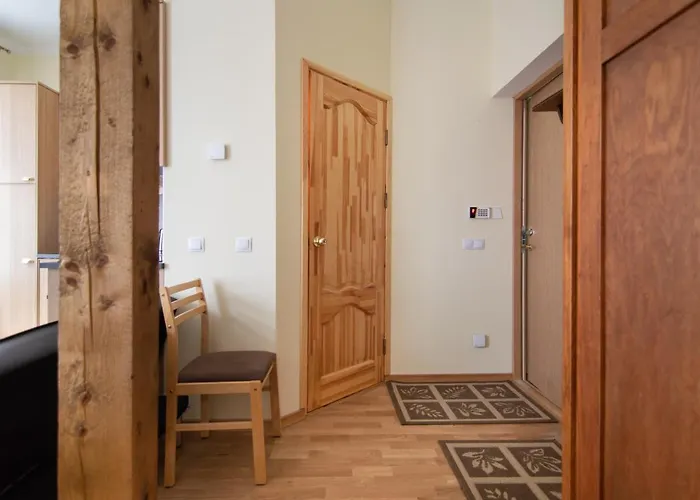 Hot Ernestines 7-3 Enjoy The Feel Of And History!